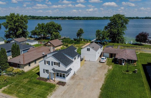 Butte Des Morts House | Family Waterfront Vacation 4BR, 3BA, Sleeps 12!