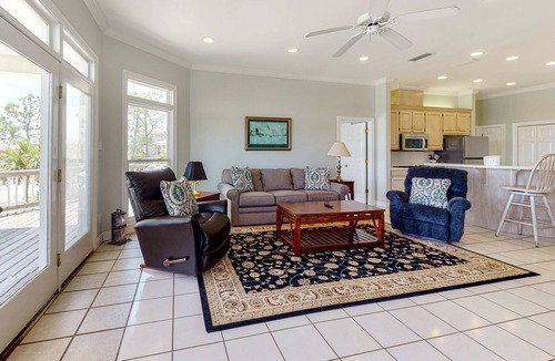 Audubon Place House | Fantastic beachfront home with full kitchen, central AC, & washer,dryer