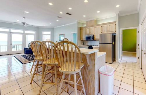 Audubon Place House | Fantastic beachfront home with full kitchen, central AC, & washer,dryer