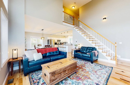 West Wareham House | Fantastic lakefront home with firepit, game room, fireplace & W/D, dog-friendly