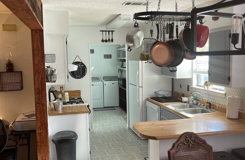 Gulfport House | Farmhouse charm + Bunkhouse. Hot tub. Outdoor TV.