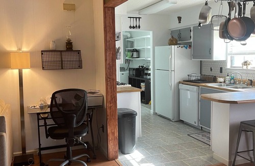 Gulfport House | Farmhouse charm + Bunkhouse. Hot tub. Outdoor TV.