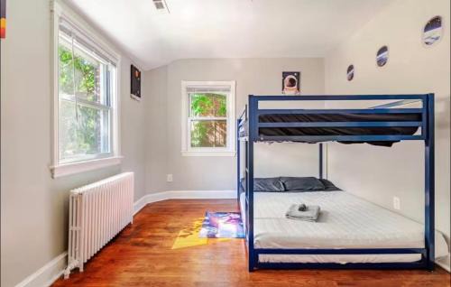 West Hyattsville House | Feel Good Home, Kingbed, Free parking, Backyard