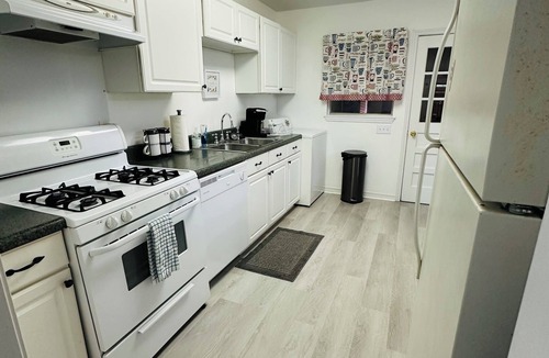 Gulfport House | “Feels like home” cozy stay just 0.5 mi to the beach!