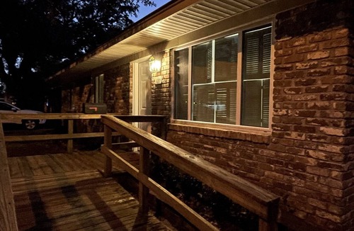 Gulfport House | “Feels like home” cozy stay just 0.5 mi to the beach!