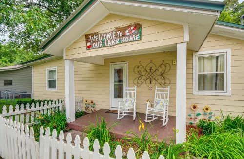 Ferriday House | Ferriday Lakehouse w/Private Dock, Deck, & Yard!
