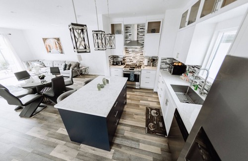 North Hollywood House | FIFA World Cup: ELEGANT, WELL-APPOINTED 3-BEDROOM HOME WITH PRIVATE HOT TUB BUILT IN 2020 (p26)