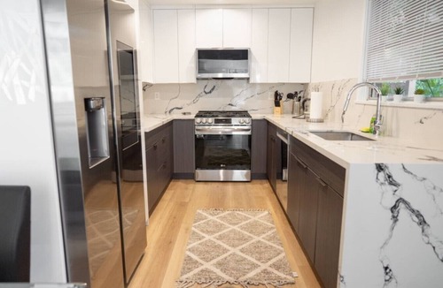 Toluca Lake House | FIFA World Cup: FULLY RENOVATED MODERN 1BR HOUSE IN TOLUCA LAKE with FENCED PATIO p72