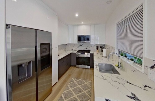 Toluca Lake House | FIFA World Cup: FULLY RENOVATED MODERN 1BR HOUSE IN TOLUCA LAKE with FENCED PATIO p72