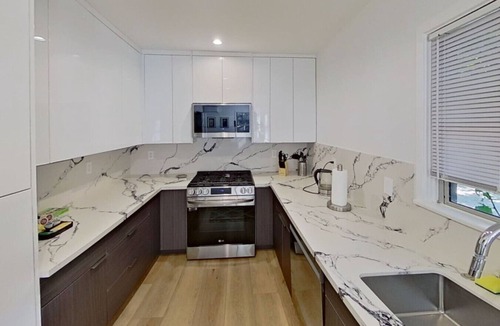 Toluca Lake House | FIFA World Cup: FULLY RENOVATED MODERN 1BR HOUSE IN TOLUCA LAKE with FENCED PATIO p72