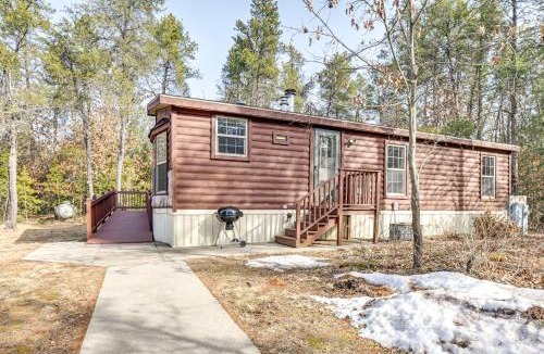 Krakow House | Fire Pit: Family-Friendly Cabin in Gillett!
