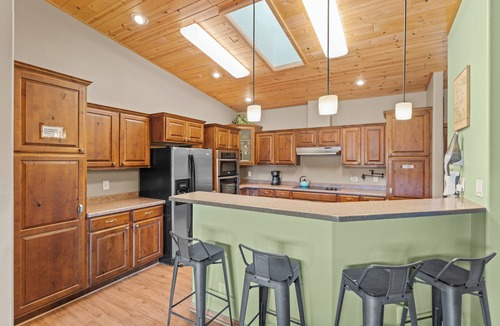 Spring Brook House | First Class "FORE"- 11 Bed - Sleeps 21 - Full Swing Golf Simulator-Putting Green