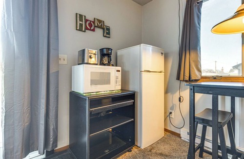 Neenah Apartment | Fish, Hike & Unwind: Studio 2 Mi to Lake Winnebago