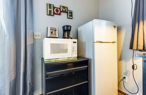 Neenah Apartment | Fish, Hike & Unwind: Studio 2 Mi to Lake Winnebago