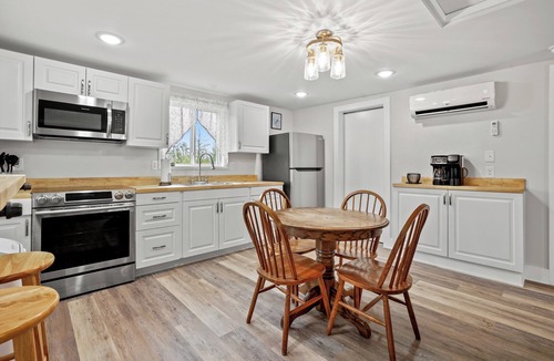 Chincoteague Cottage | Fisherman's Cottage | Cozy Island Retreat, Screened Porch, Walk to Town & Dog Friendly