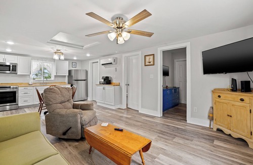 Chincoteague Cottage | Fisherman's Cottage | Cozy Island Retreat, Screened Porch, Walk to Town & Dog Friendly