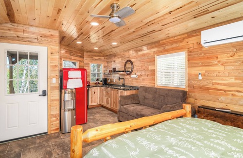 Two Harbors Cabin | Flowing Waters Retreat - Two Cabins with Sauna