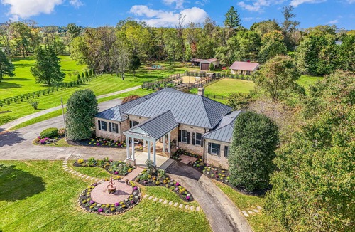 Middleburg House | Fox Hill Farm McMansion - Middleburg Equestrian Estate