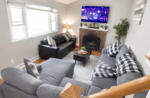 Foxboro House | Foxboro Game Day Retreat Near Gillette Stadium