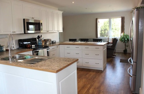 Prince Edward House | Franklin's Corner Overlooking Picton Bay