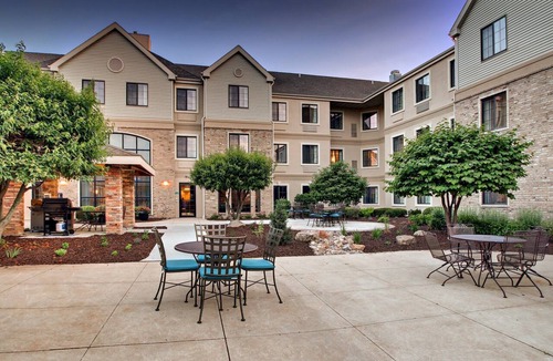 Madison Condo | Free Breakfast Pool & Hot Tub. Near East Towne Mall!