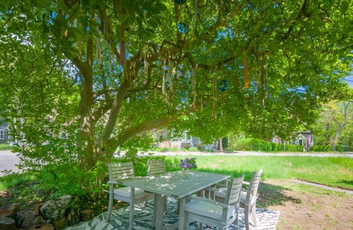 Sandwich Cottage | Freestanding antique cottage on Main Street in Sandwich's historic village!