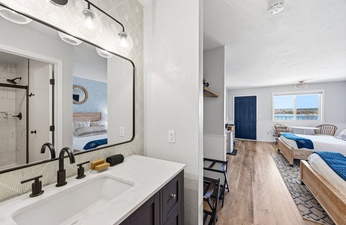 Fish Creek Hotel | Fresh Coast Motel