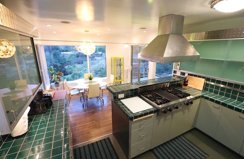 Hollywoodland House | Front-Row Hollywood Sign Views -Modern Glass Villa