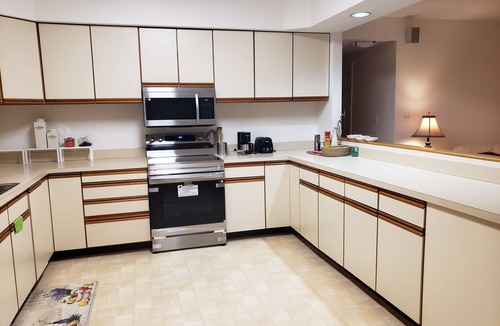 Tuscarora Apartment | FULLY FURNISHED 2-bedroom walkout basement apartment in serene Great Falls.