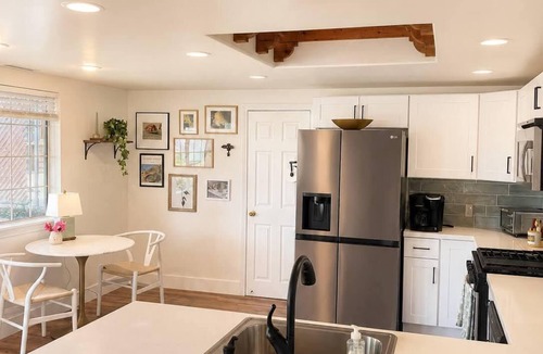 Vista Apartment | Fully Renovated 1BR/1BR w/Private Driveway and Private Entrance
