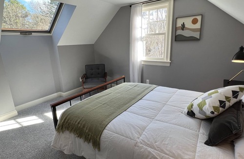 Sandwich House | Fun-filled vacation home! Pool, game room, open kitchen - Steps to Lawrence Pond