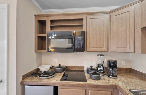 Sunshine Apartment | Furnished Executive Suite Near DOW + Shintech - C2