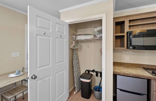 Sunshine Apartment | Furnished Executive Suite Near DOW + Shintech - C2