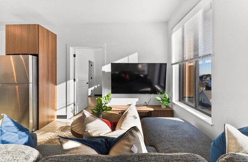 Everett Apartment | Furnished Luxury Apartment Close to Boston
