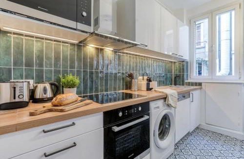 Quartier de Rochechouart Apartment | FurtiveStay - Magenta - Poissonnière