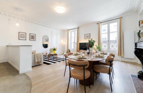Quartier du Mail Apartment | FurtiveStay - Sentier - 30 Jeuneurs