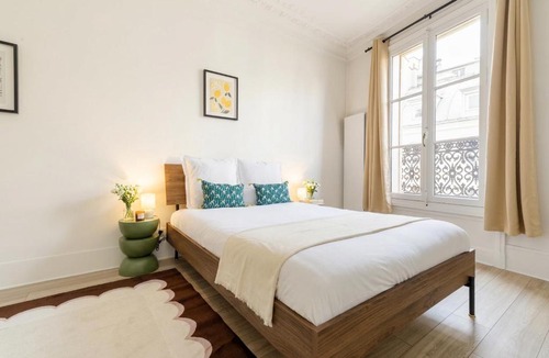 Quartier du Mail Apartment | FurtiveStay - Sentier - 30 Jeuneurs