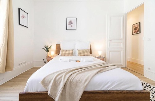 Quartier du Mail Apartment | FurtiveStay - Sentier - 30 Jeuneurs