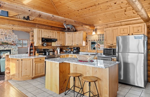 Lyndon Station Cabin | Game Room Log Cabin Near Dells Hot Tub