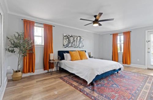 Lower Garden District House | Garden District retreat w balcony