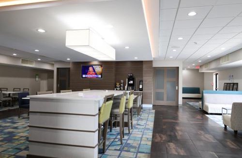 Glen Burnie Hotel | Garner Hotel Glen Burnie BWI Airport Area by IHG