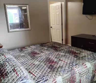 Baton Rouge Apartment | Gated - 1 King Bed 1 Bath Apt with Full Kitchen 105