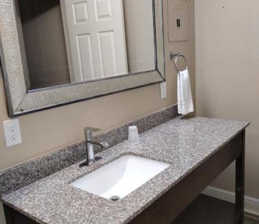 Baton Rouge Apartment | Gated - 1 King Bed 1 Bath Apt with Full Kitchen 119