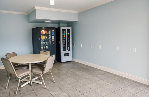 Mid City North Apartment | Gated 118 2 Double Beds Full Kitchen