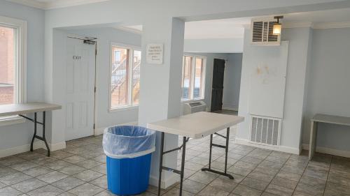 Baton Rouge Apartment | Gated 2 Double Bed Studio with Full Kitchen 108