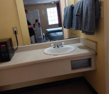 Jackson Apartment | Gated 2 Queen Beds Hotel Room 111