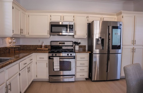 Duarte House | Gated 3BR Duarte Townhome – Ideal for Travel Nurses, Families & Professonals