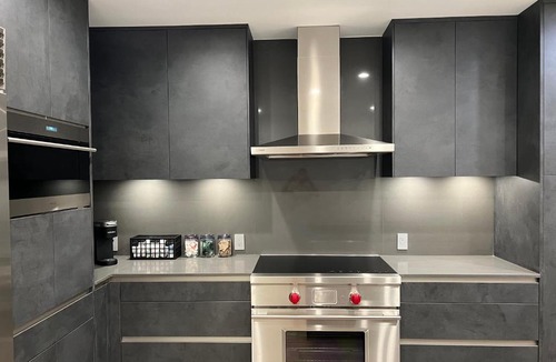 Beverly Grove Apartment | Gated Luxury West Hollywood Condo, King Bed, Garage Parking, Gym