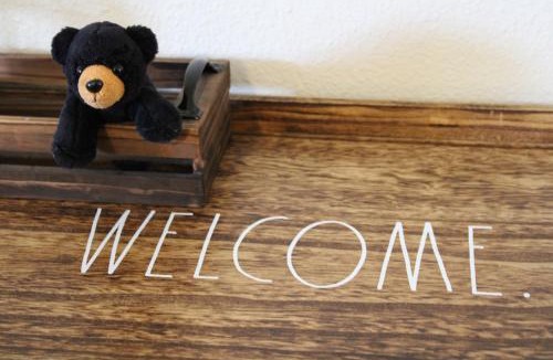 Exeter Villa | Gateway Retreat: Short Drive to the Sequoias