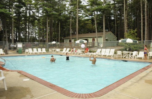 Rochester Resort | Gateway to Cape Cod Vacation Cottage 4